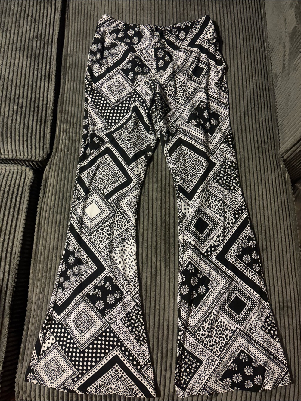 No Boundaries Black White Printed Pants